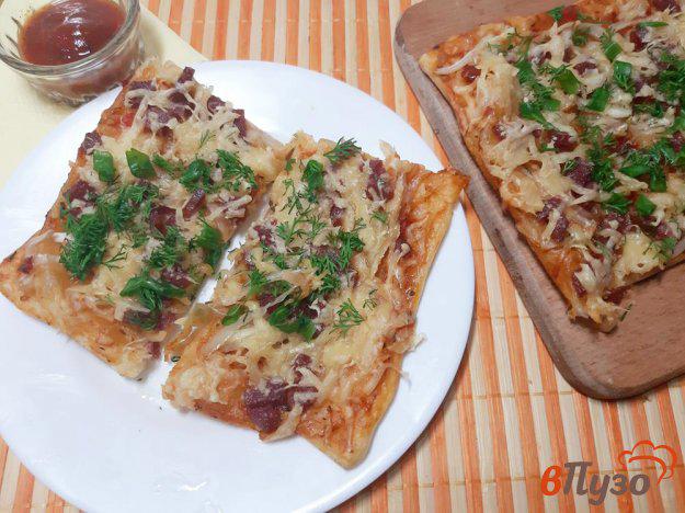 фото рецепта: Пицца с сырокопченой колбасой, сыром на слоеном тесте