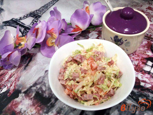 фото рецепта: Салат с пекинской капустой и колбасой