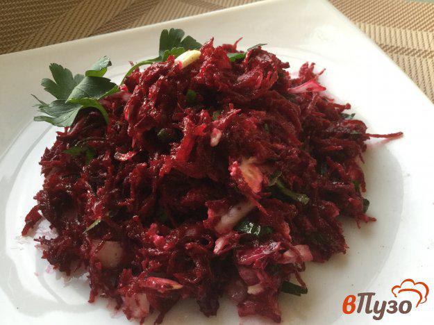 фото рецепта: Свекольный салат с творогом и красным луком