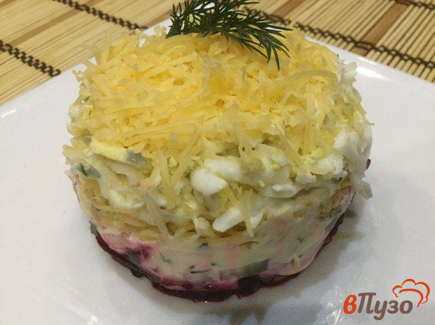 фото рецепта: Свекольный салат с огурцом, сыром и яйцом