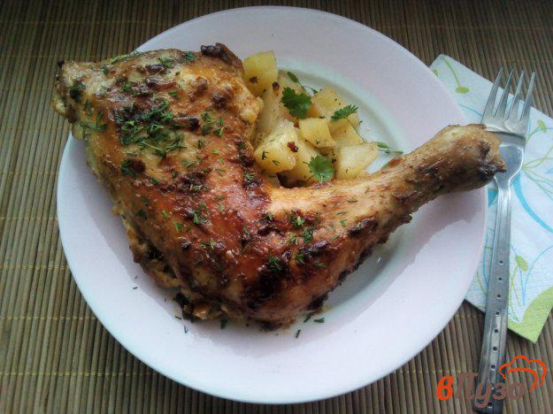 фото рецепта: Куриные окорочка с картофелем в духовке