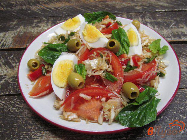фото рецепта: Салат из капусты с яйцом и помидором