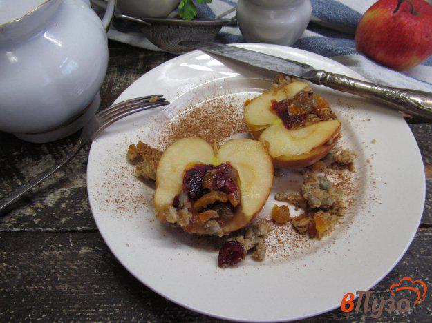 фото рецепта: Фаршированные яблоки сухофруктами и овсянкой