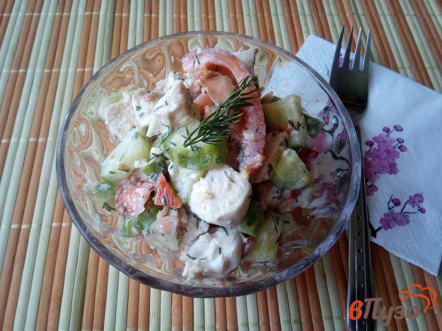 фото рецепта: Салат с куриного филе, огурца и помидора