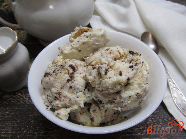 фото рецепта: Домашнее мороженое из творога с шоколадом и цедрой апельсина