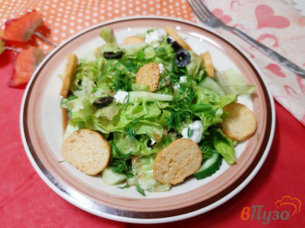 фото рецепта: Салат из огурцов с фетой и маслинами