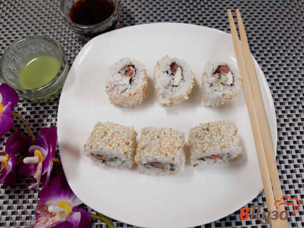 фото рецепта: Суши с семгой в кунжуте