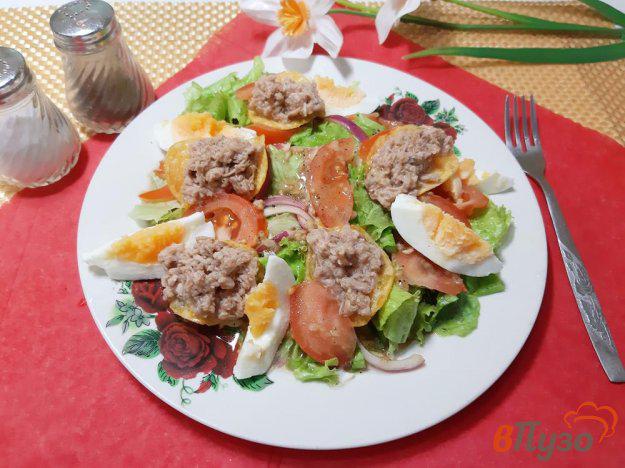 фото рецепта: Салат овощной с чипсами и тунцом