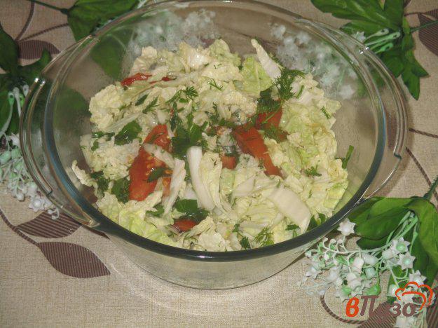 фото рецепта: Овощной салат из пекинской капусты и помидоров