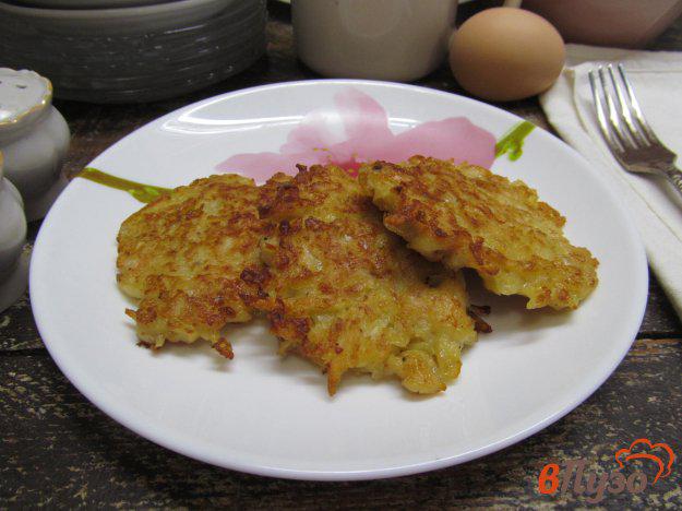 фото рецепта: Картофельные оладьи с курицей и сыром