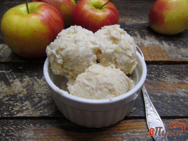 фото рецепта: Мороженое на сливках с печеными яблоками