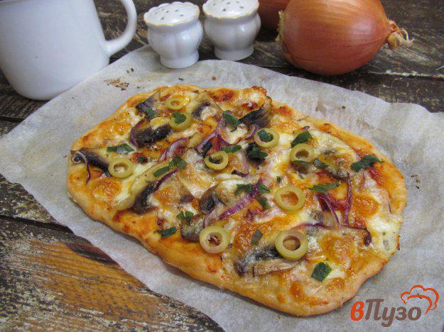 фото рецепта: Пицца с грибами и брынзой