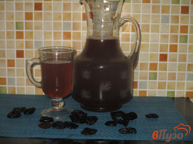 фото рецепта: Вишневый компот с черносливом и изюмом