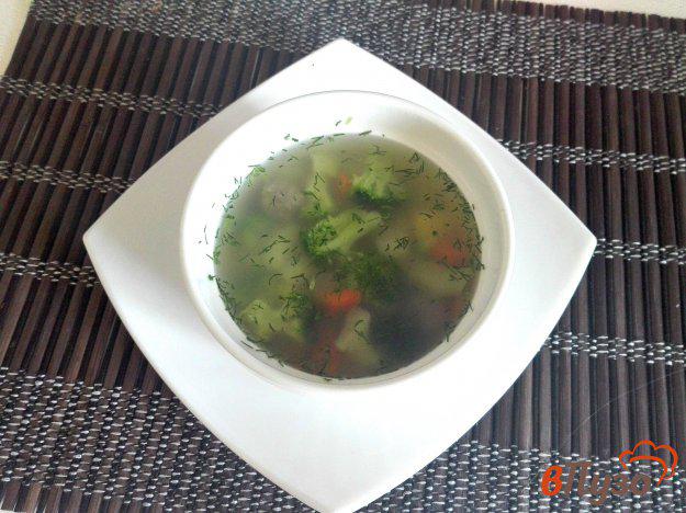фото рецепта: Легкий овощной суп с фрикадельками и брокколи