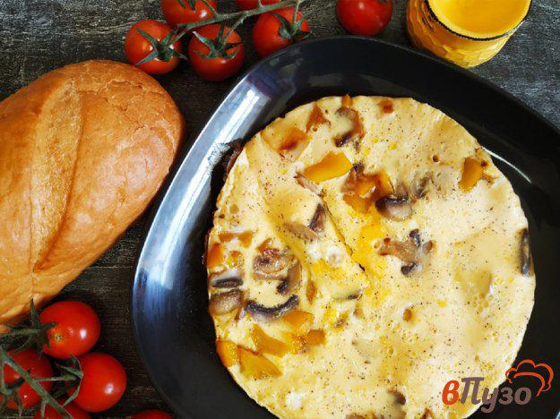 фото рецепта: Омлет с грибами и болгарским перцем