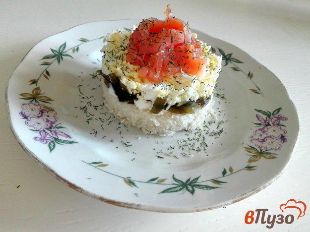 фото рецепта: Слоеный салат с форелью и морской капустой