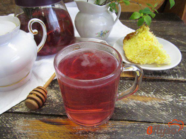 фото рецепта: Чай с красной смородиной розмарином и мятой