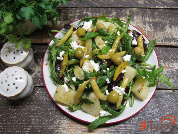 фото рецепта: Теплый салат из свеклы с картофелем и сыром фета