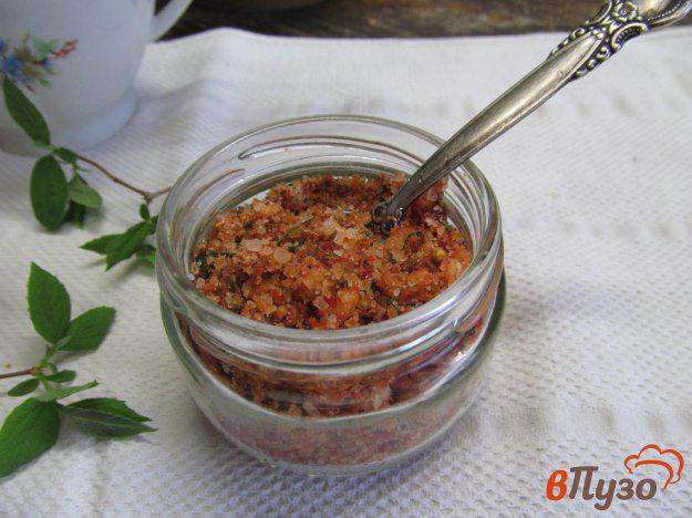 фото рецепта: Ароматная соль с чесноком имбирем и паприкой