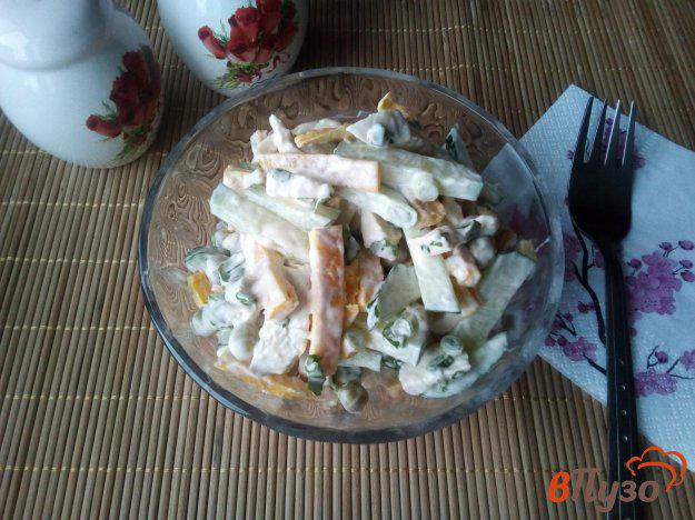 фото рецепта: Салат из куриного филе и яичного блина