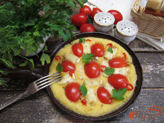 фото рецепта: Кукурузный пирог с томатами и сыром