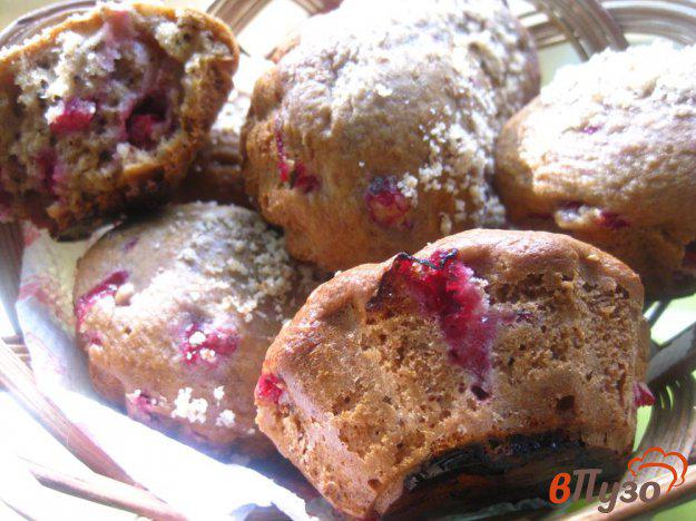 фото рецепта: Кокосовые кексы со смородиной и орехами