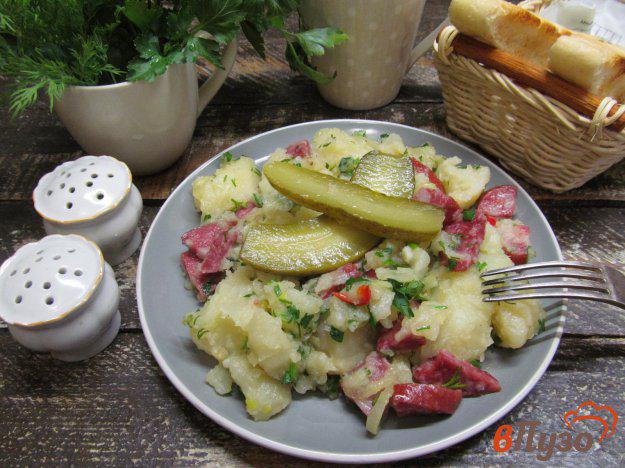 фото рецепта: Картошка с колбасой и огурцом