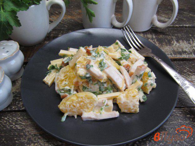 фото рецепта: Салат из копченой курицы с сыром и апельсином