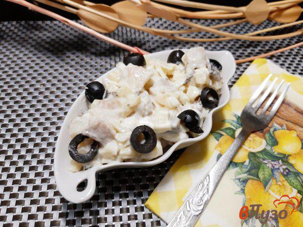 фото рецепта: Салат картофельный с селедкой и маслинами