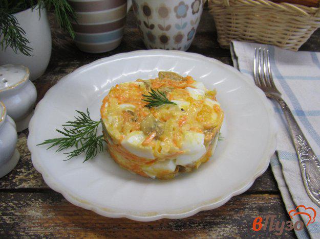 фото рецепта: Салат с грибами сыром и морковью
