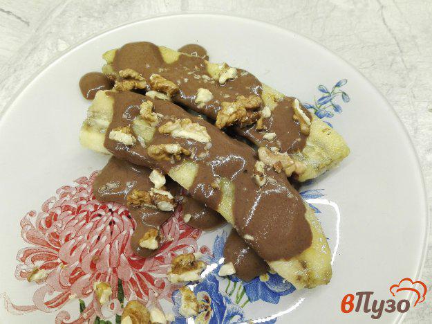 фото рецепта: Жареный банан с шоколадом и грецкими орехами