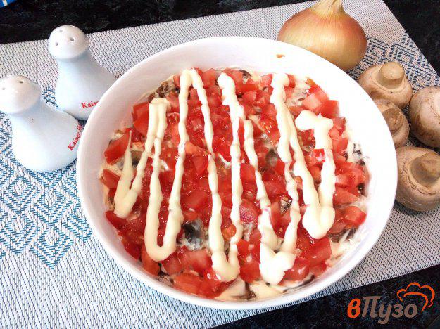фото рецепта: Слоеный салат с колбасой, шампиньонами и овощами