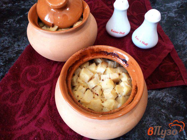 фото рецепта: Картофель с овощами, грибами и майонезом в горшочках