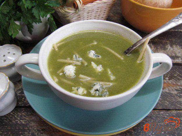 фото рецепта: Зеленый суп-пюре с пастой и сыром