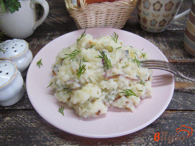 фото рецепта: Картофельное пюре со сливками и хрустящим красным луком