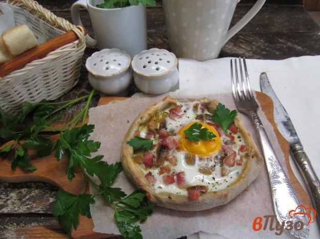 фото рецепта: Галета на завтрак с грибами и яйцом