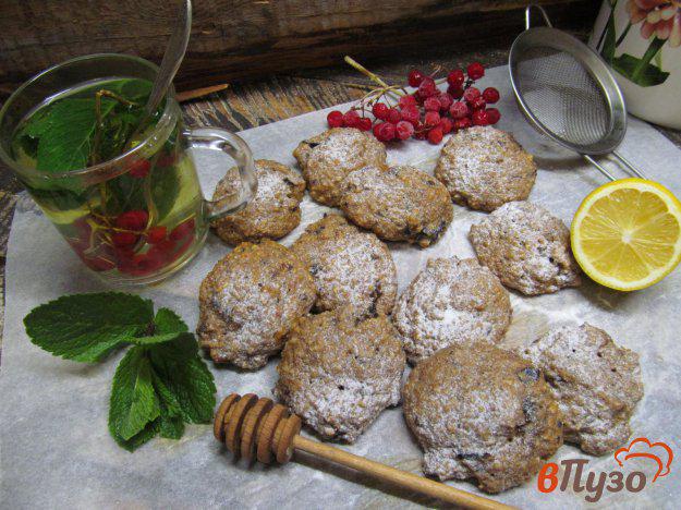 фото рецепта: Печенье на кефире с овсяными хлопьями и черносливом