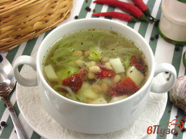 фото рецепта: Суп с фасолью и вялеными томатами