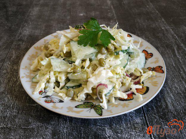 фото рецепта: Салат с горошком, огурцом и капустой