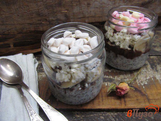 фото рецепта: Шоколадный рисовый пудинг с семенами чиа и бананом