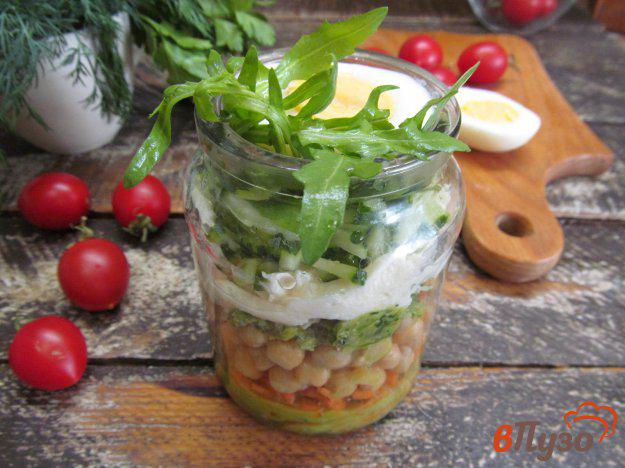 фото рецепта: Средиземноморский салат из нута и яйца