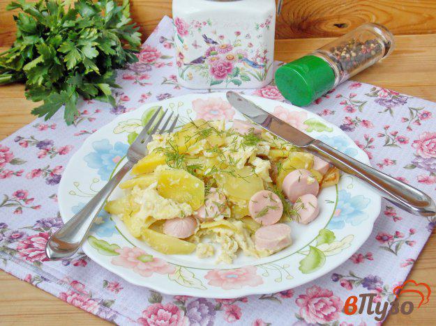 фото рецепта: Омлет с картофелем и сосисками