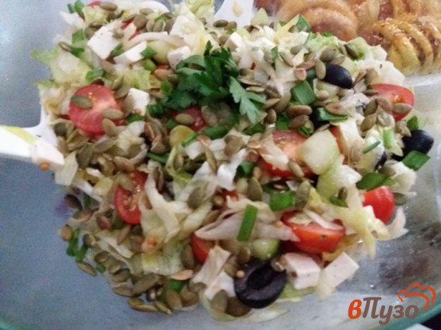 фото рецепта: Овощной салат с семечками и творожным сыром