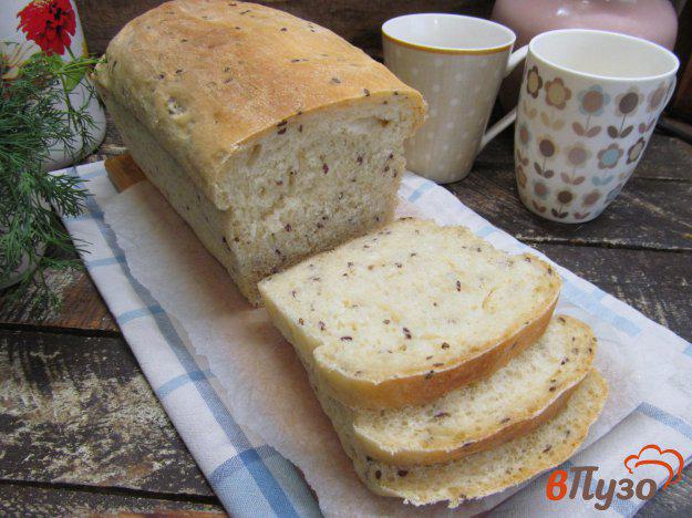 фото рецепта: Домашний хлеб на ряженке с семенами льна