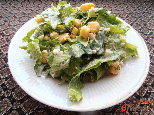 фото рецепта: Салат из шпината с кукурузой и сыром