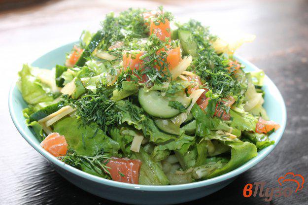 фото рецепта: Салат из огурца и перца с семгой