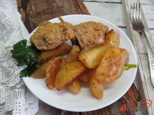 фото рецепта: Маринованные куриные бедра с картофелем