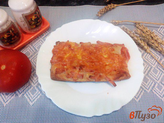 фото рецепта: Пицца на слоеном тесте с ветчиной
