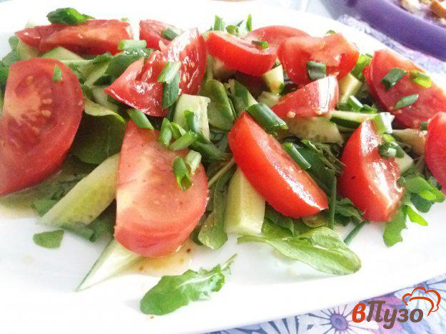 фото рецепта: Зелёный салат с помидорами