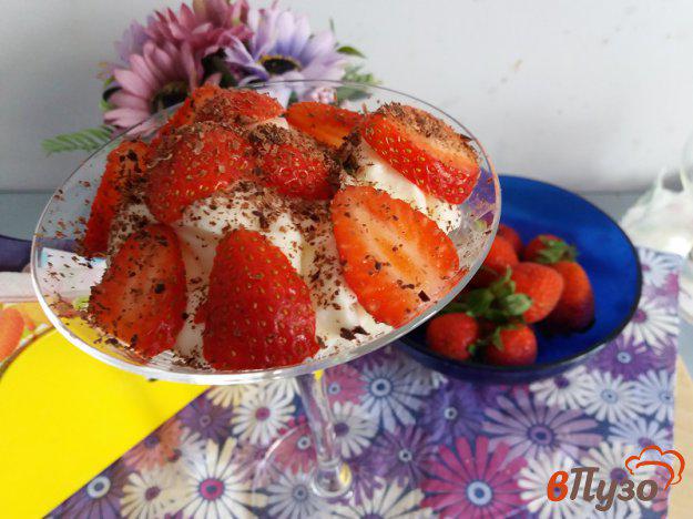 фото рецепта: Десерт из клубники со сметанным желе